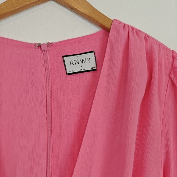 RUNAWAY The Label Suzy Mini Dress Flared Sleeves Deep V-neck In Bubblegum LG - Picture 10 of 15